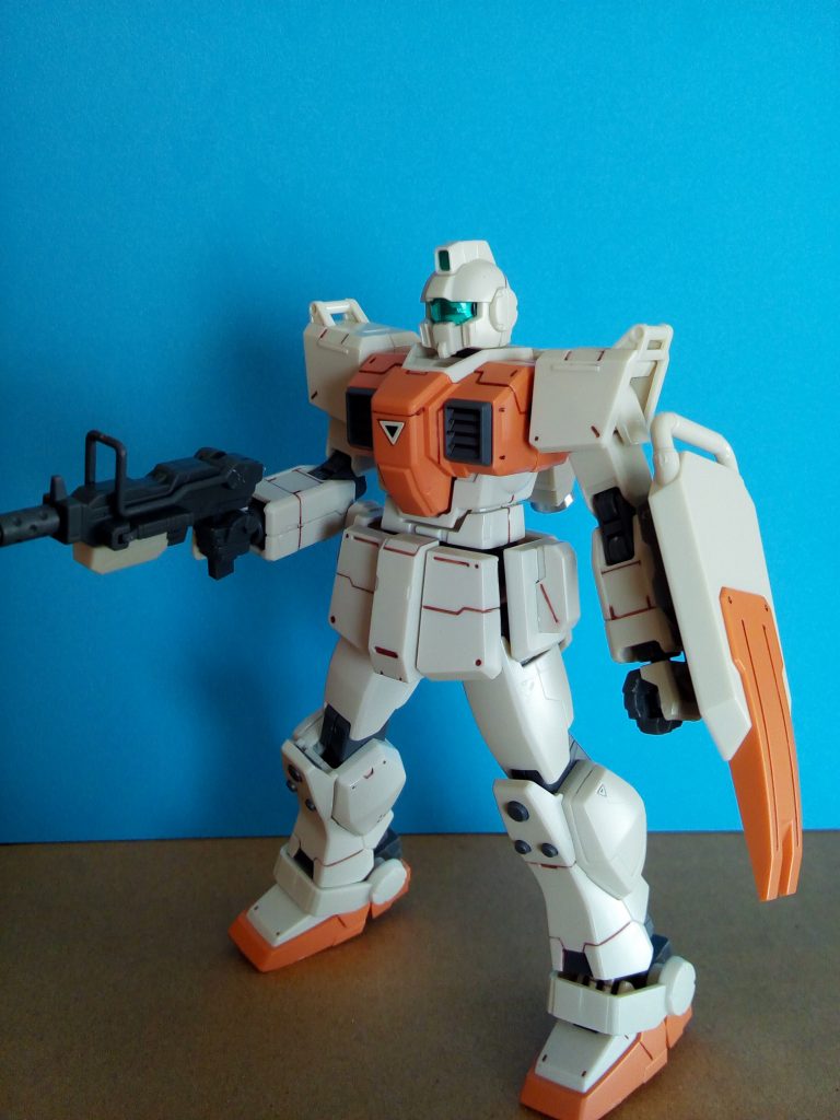 マシンガンを構えて。