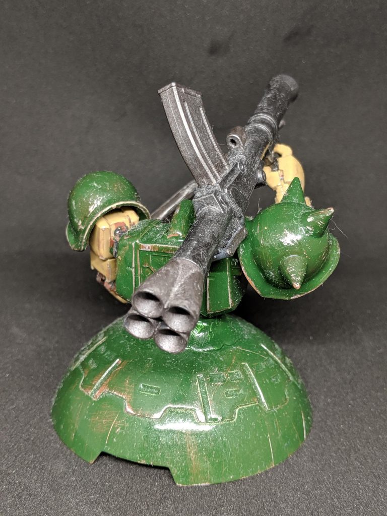 下半身の砲撃はガチャポンのザクヘッドを再利用し他はジャンクパーツを寄せ集めて作りました。