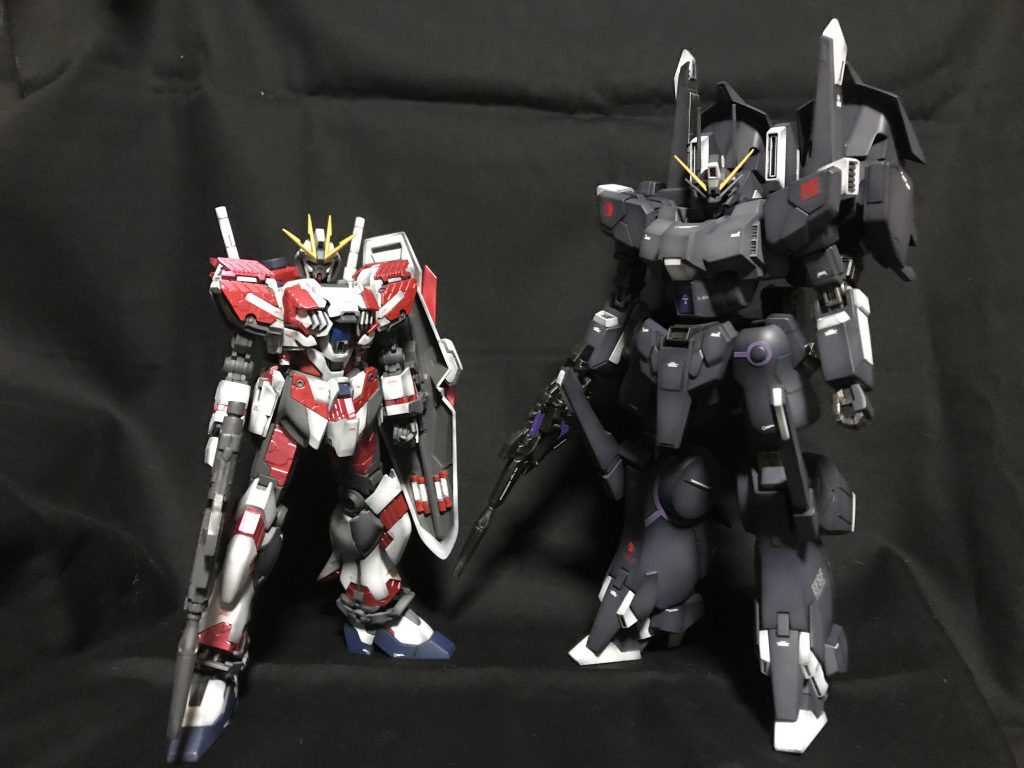 最後にナラティブガンダムC装備とツーショット!
同スケールなのに、この大きさの違いw