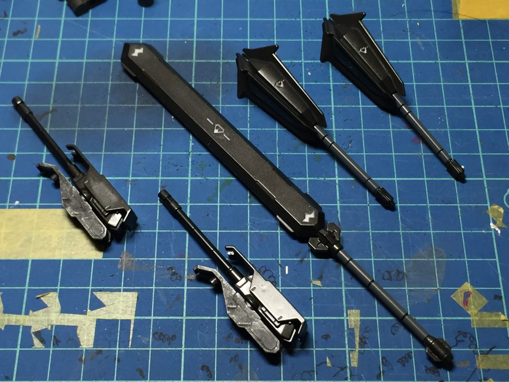 メイス部など武器類には黒鉄色を使ってます。