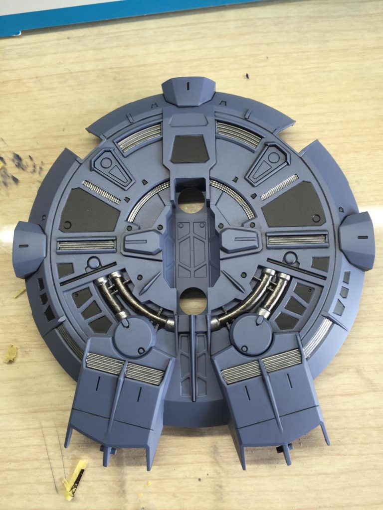 ドラグーンユニットの裏側です。大きさ故、裏側といっても案外見えてしまうところなので、こちらもマスキングを駆使して塗装しています。