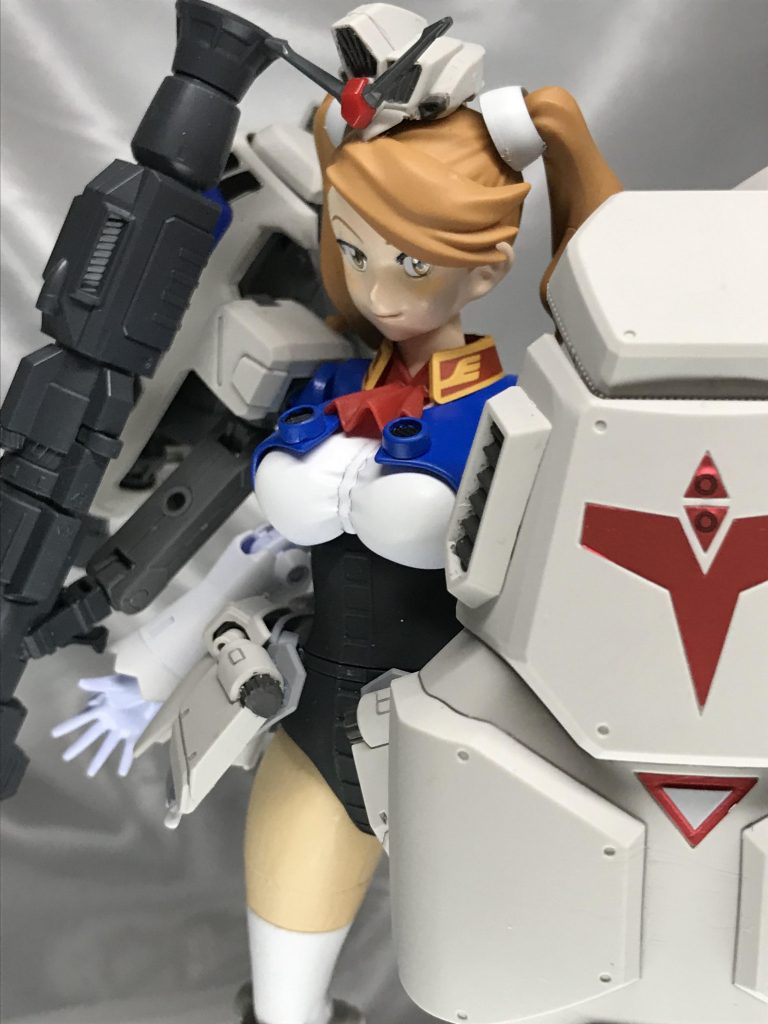ギャン子自体はほぼ色を変えたのみ、脚の一部を肌色にして露出を上げました。
ガンダム部分の印象が強いので女の子成分をちょい上げ。
