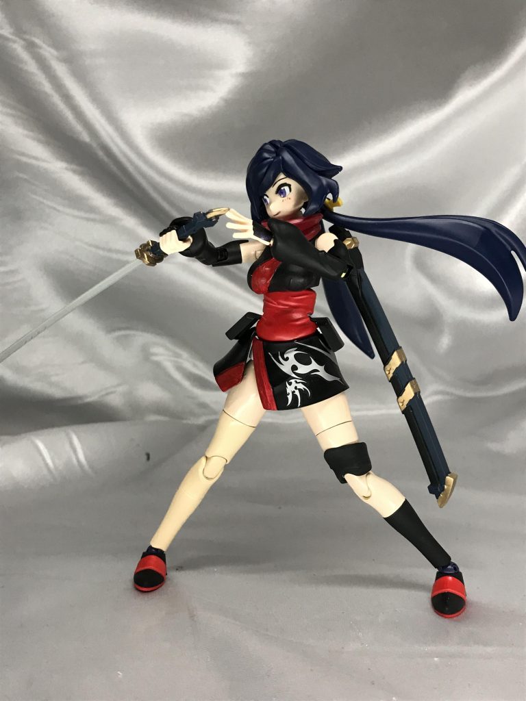 表情は正面真顔と左向き微笑み顔の二つ。
表情はたくさん作りたいので、専用頭は作らず使いまわせるようにしました。