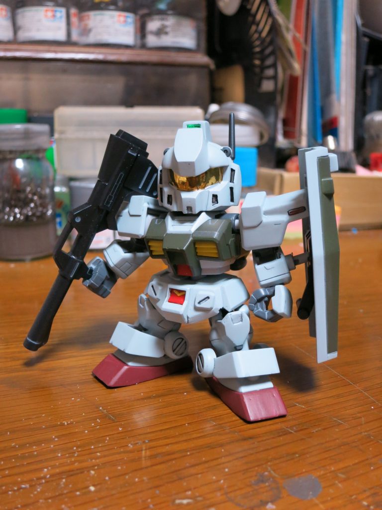 ＳＤＣＳガンダム、Ｇジェネシリーズ・ジムカスタム、諸々の流用部品を使って、こんな感じに。塗装はあり合わせで組み合わせたエゥーゴ仕様。劇場版Ｚガンダムにカメオ出演した時とはまた違うけど(笑)