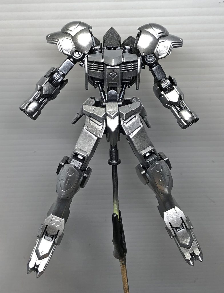 ベースはホワイトシルバー