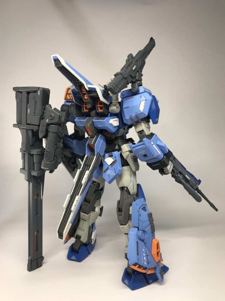 以前からやってみたかったプラ板やパテを用いたディテールアップ、いざやってみるととても大変でした。
単純に自分で塗装の塗分けをどんどん難しくしていますし…。