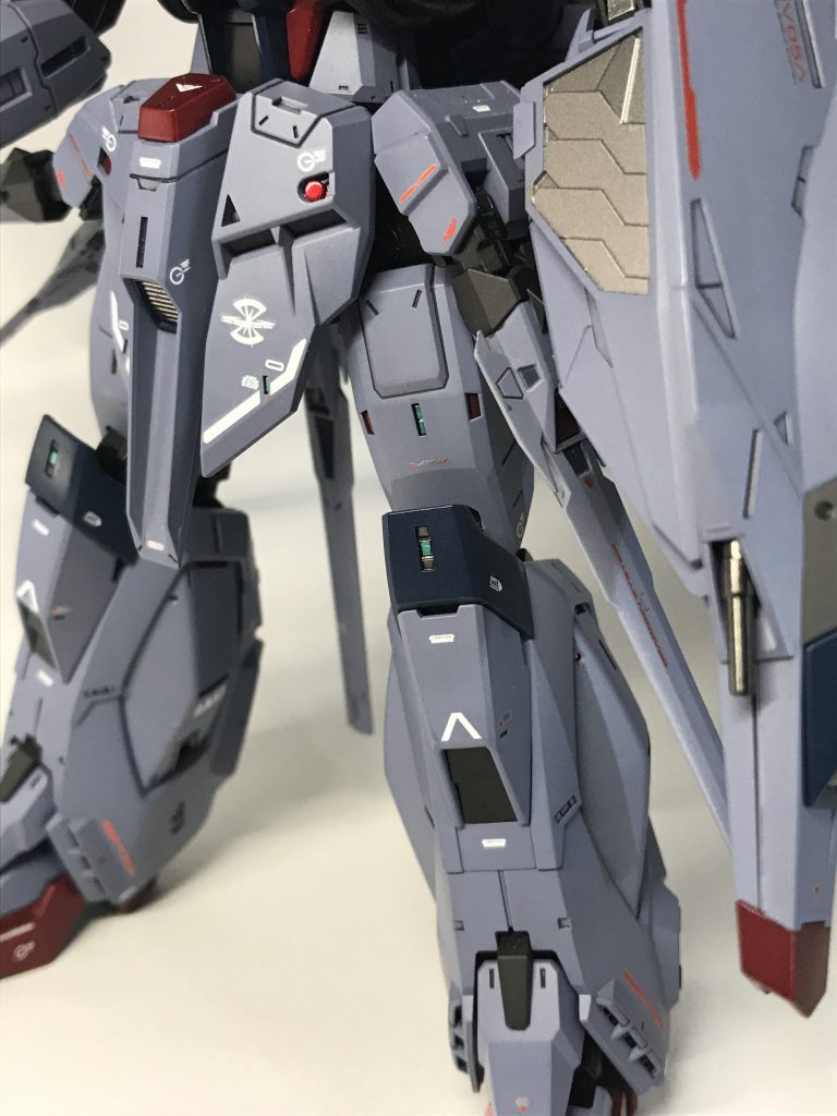 特装版的なものを買ったので、デカールもおもむくままに使っています。
ただし注意としては、特装版プロヴィデンスについてくるデカールはフリーダムやほかのSEED系用のデカールで、プロヴィデンス専用のものということではないです。
私は汎用的につかえそうなものを選んで使ってみました。