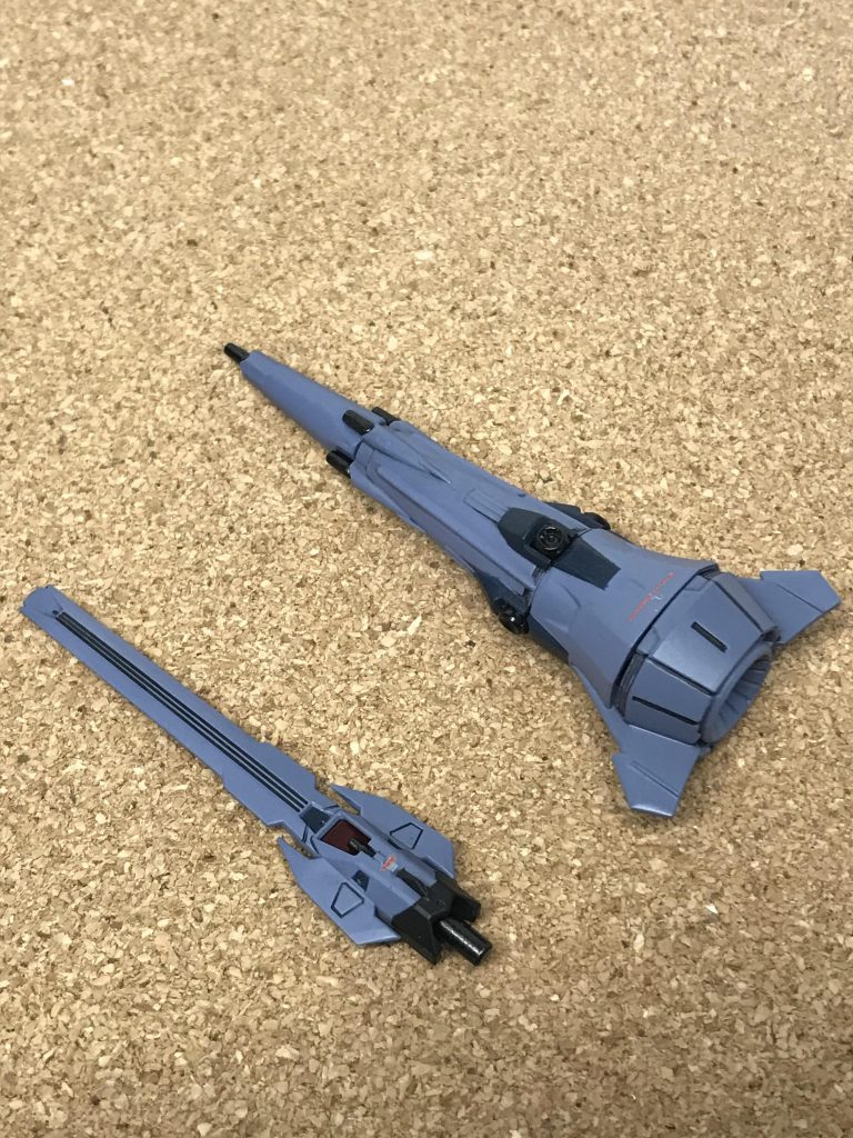 ドラグーン自体も灰色一色では寂しかったので、多少アレンジをして色を追加しています。
数があるパーツなのでこれもなかなか大変でした。