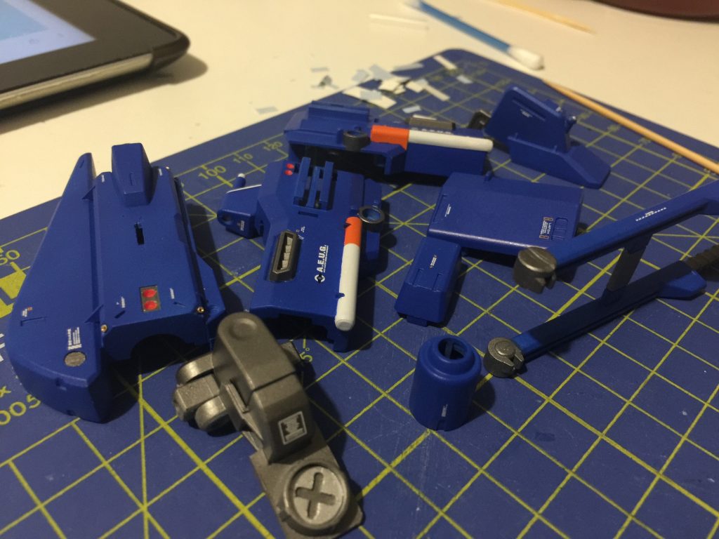 分かりにくくてすみませんが、本体の合わせ目をこんな感じで目立たない部分へシフトさせています。