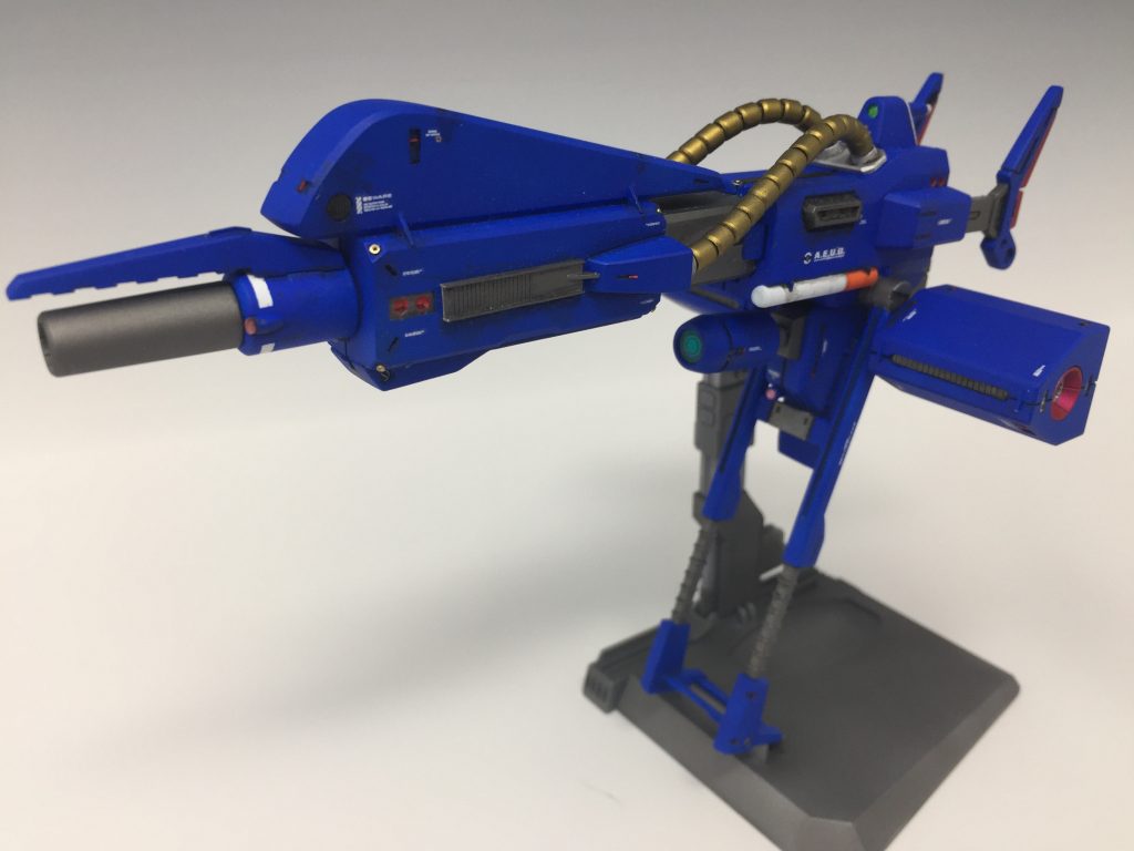 各所にMG版のディテールを移植しています。各種レンズ類はWAVEのHアイズを貼り付けてあります。