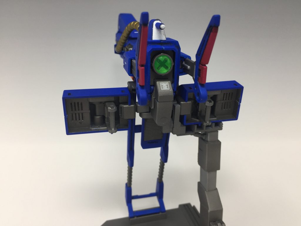 発射形態時にハメ込むとそれっぽくなります。ちなみに砲身下部にあるユニットの裏側にはスリット入りプラ版を貼り付けてあります。スコープのディテールは材料があれば作るのは結構簡単なので、UC版を購入した人でZ版仕様を再現するような人であれば是非チャレンジしてみてください。