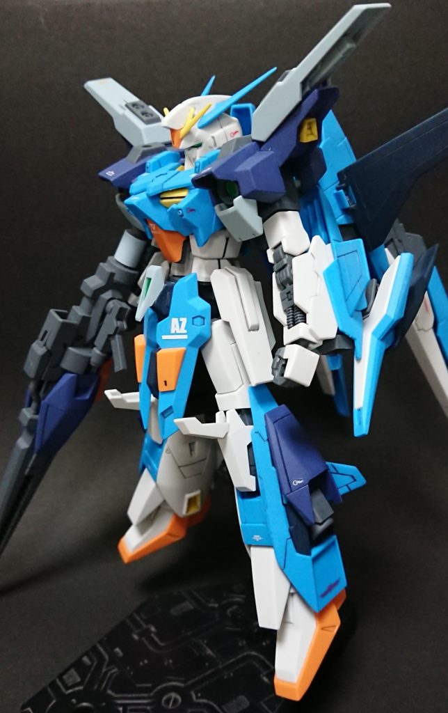 斜め前から。
下腕の外装にA-Zのバックパックを使用。
小さい翼が良いアクセントに。
脚部にライトニングの脚外装を貼り付けました。