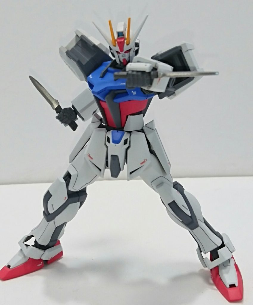 ナイフはメタリックカラーで塗装。