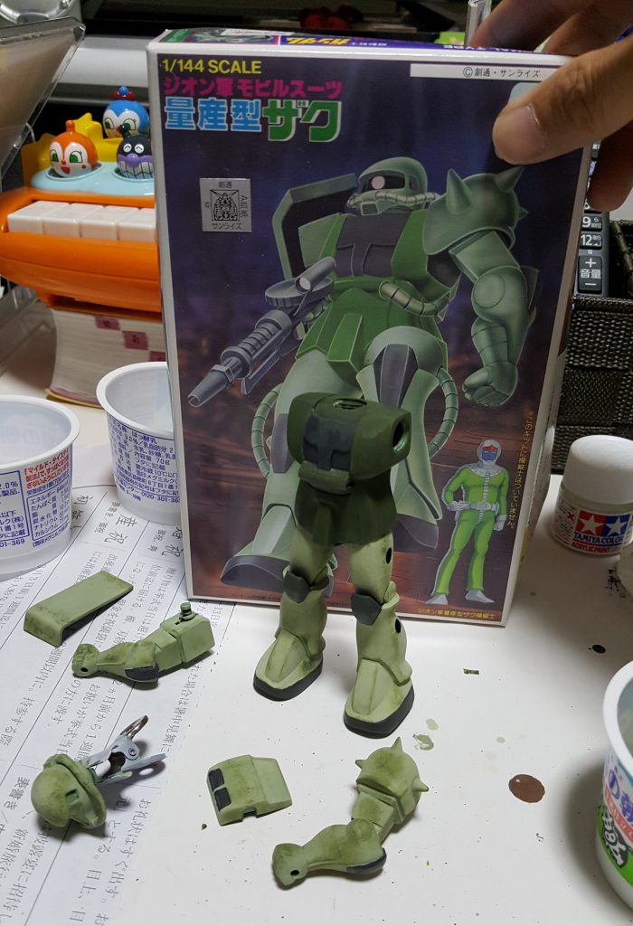 書き忘れ。
フィルタリングの前にパッケージを参考に陰をボカシ風に陰。
オリーブグリーン+フラットホワイトで