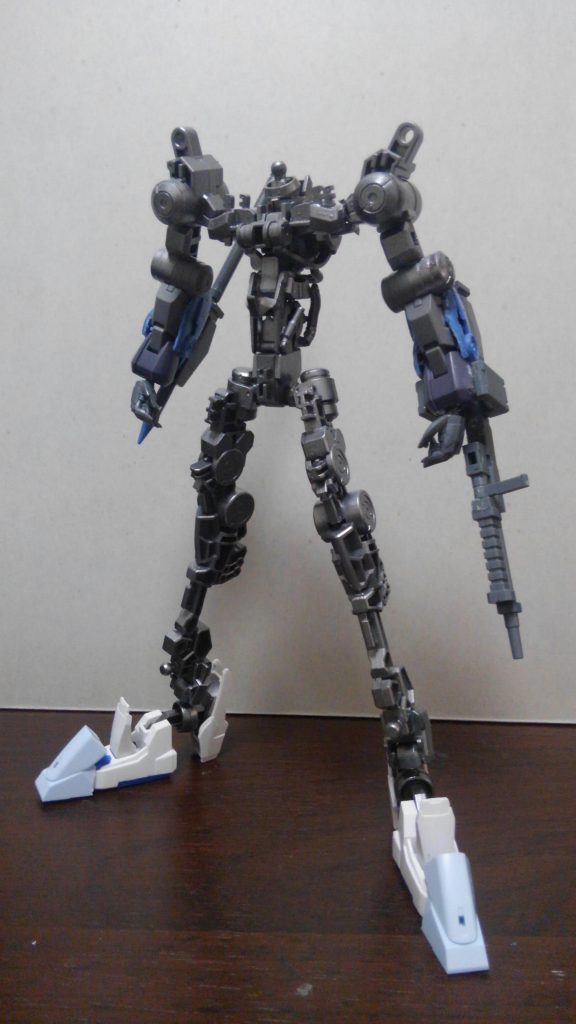 フレームになります
腰部分はガンダムフレームのパーツやジャンクパーツを使い、延長しました。