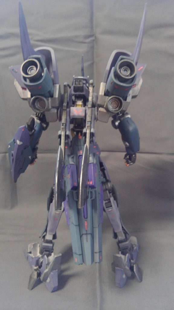 バックです
バックパックにはミスサザビー、リアアーマーはフレームアームズ バーゼラルドの武装を利用しました