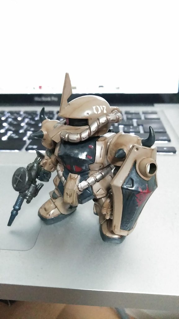 白や赤はシタデル。マーキングやナンバリングは手描きです。
リアルタッチマーカー、ウェザリングマスター、色鉛筆などで汚してフィニッシュ。