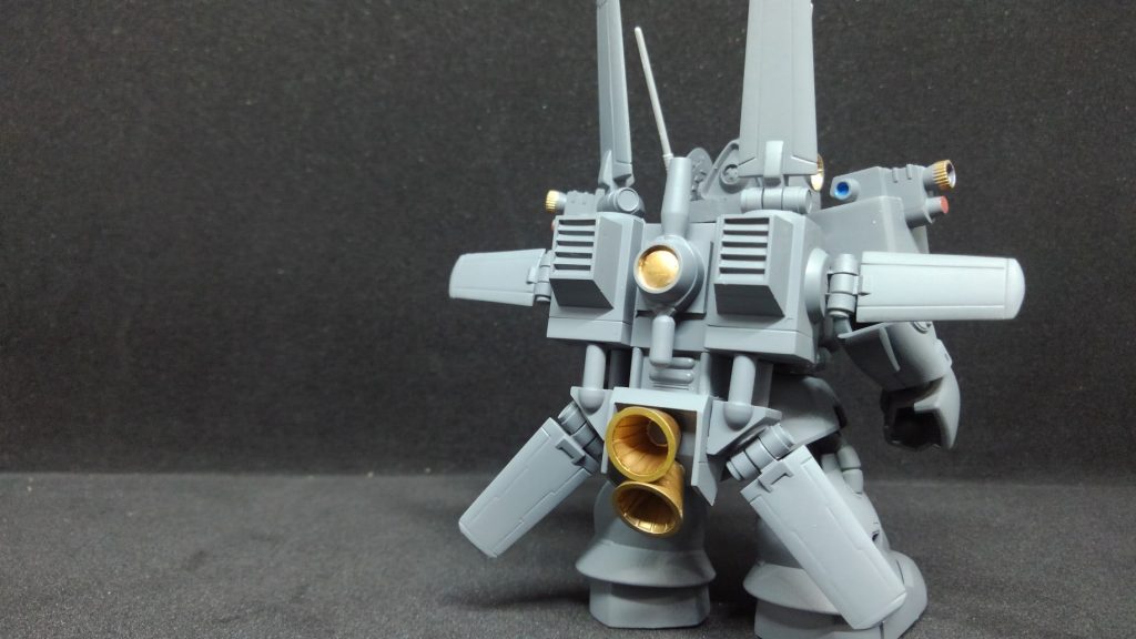 フリッパーの名前の元になったというバックパックの6枚羽、旧キットそのままですが意外に組み立てるのに手間取りました。