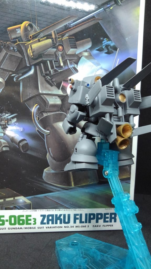 最後はいつもの写真で。
今回はなかなか塗装が出来ず時間が掛かってしまいましたがなんとか作ることが出来ました。
次のザクも完成していますのでまた次回も見てくだされば幸いです。