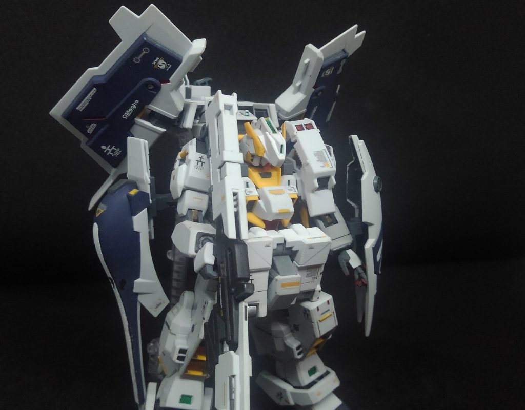 ヘイズル・アウスラ・ラー形態。フルドドⅡを改造で使ってしまったので、ヘイズル改と作ったフルドドを装備、これはこれでカッコ良い。