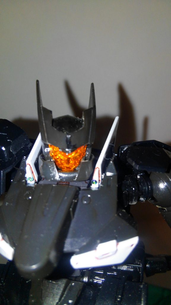 地味にカメラアイにオーロラシールを貼ってドレスアップ。
そういえば翼端灯っぽいモールドをシルバー下塗りクリアレッド中塗りのクリアーコートしたけど写真に写ってないや(´・ω・`)