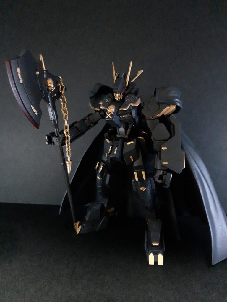 離れて見ればそこそこキバっぽく見えるので、とりあえず満足です。金色がくすんできたらもう少しイメージに近くなると思います。以上、暗黒騎士フルシティでした。最後までご覧いただきありがとうございました。