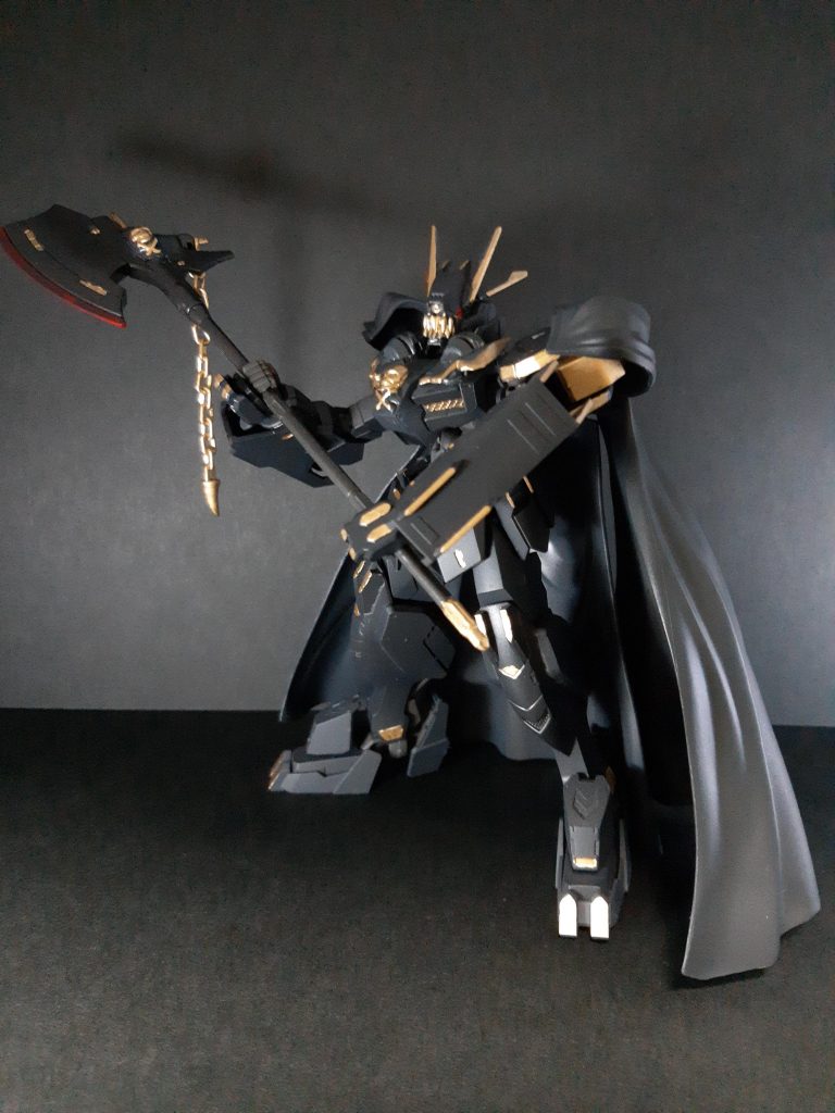 両手持ち。個人的に斧のイメージが強いので、剣は省略。