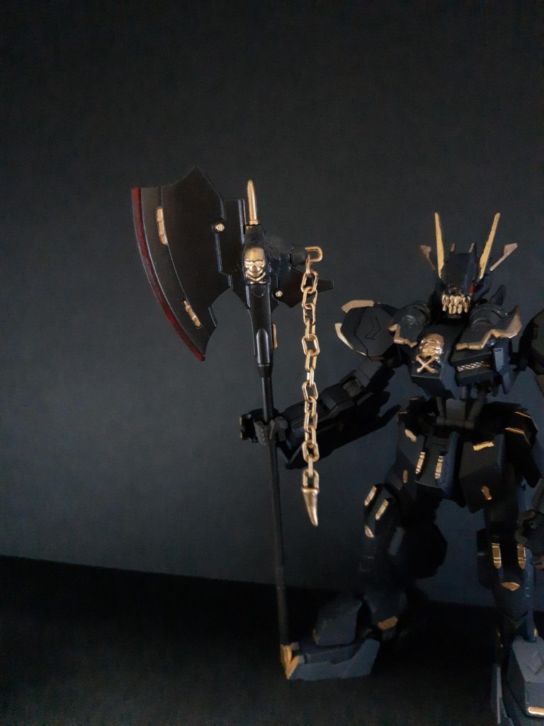 斧もジャンクの鎖とエポキシパテ、ドクロは胸と同じレジンです。