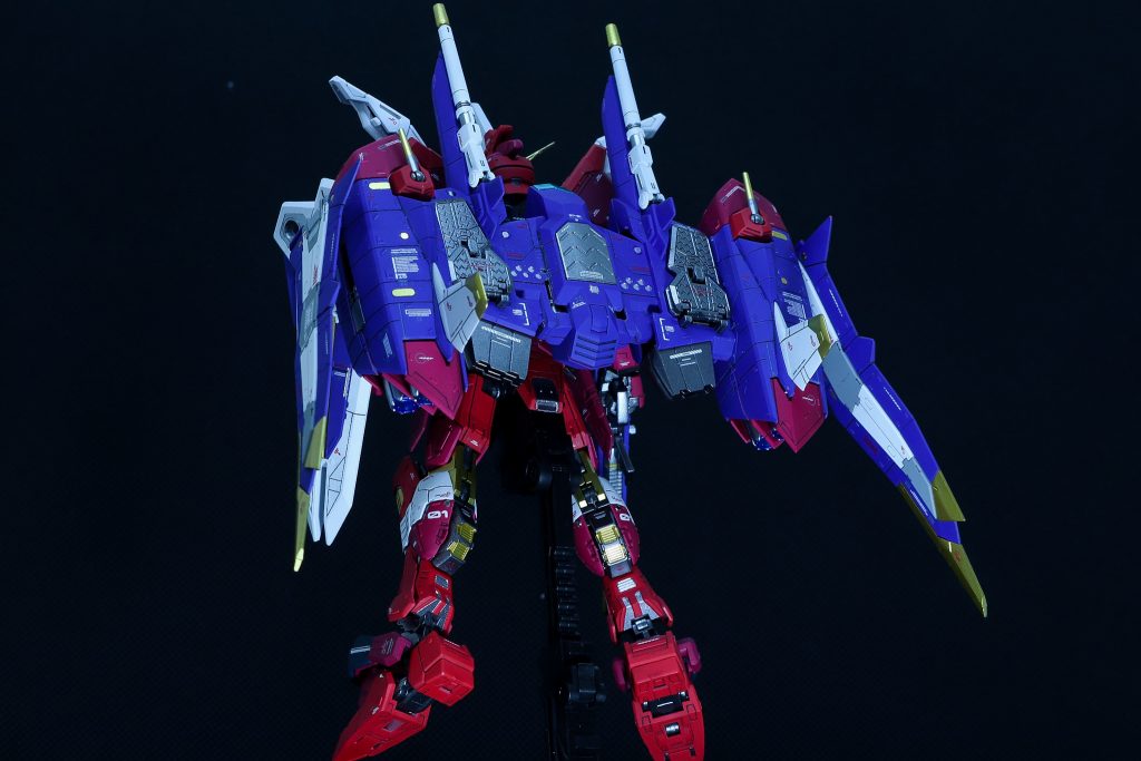 脚の裏のマスキング塗装やファトゥムの金や銀で細かくマスキングした箇所をみてほしいです！