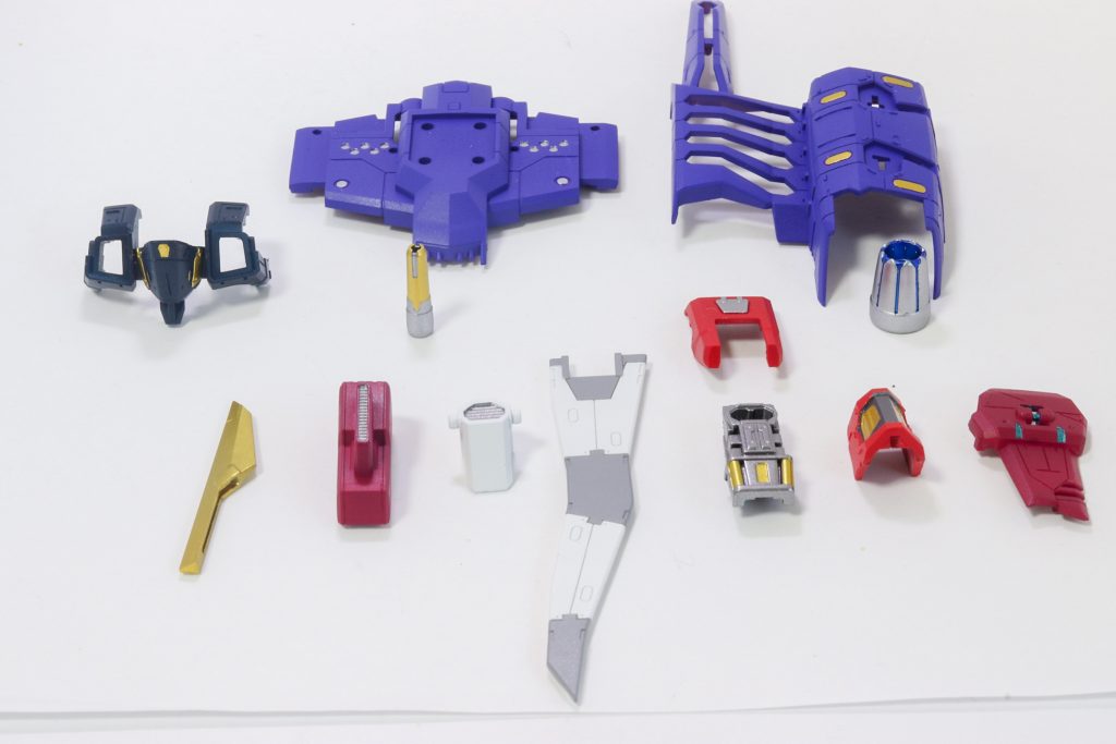 マスキング塗装したパーツのごく一部です