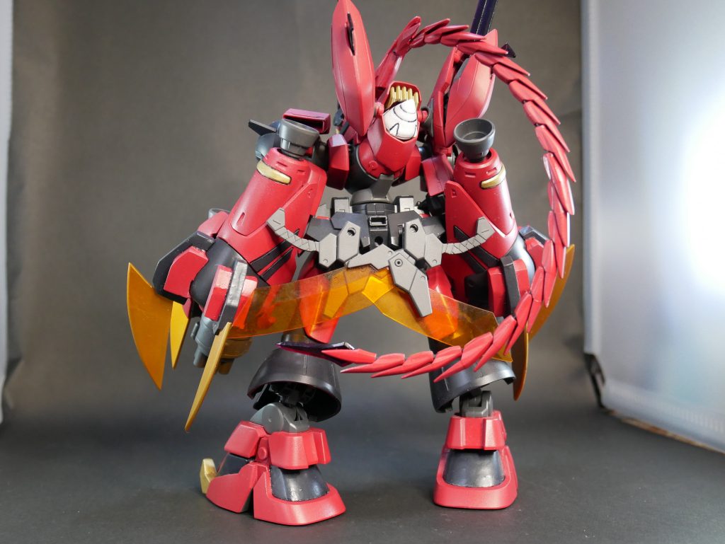 強化武装のコンセプトは鬼より強いものはなにかと考えた結果、龍になりました。
パーツは新型になる予定のガンダムGP02、弟の煌・ギラーガから拝借。あと龍っぽい被り物が欲しいなということで三国伝の天鎧装をくり抜きました。