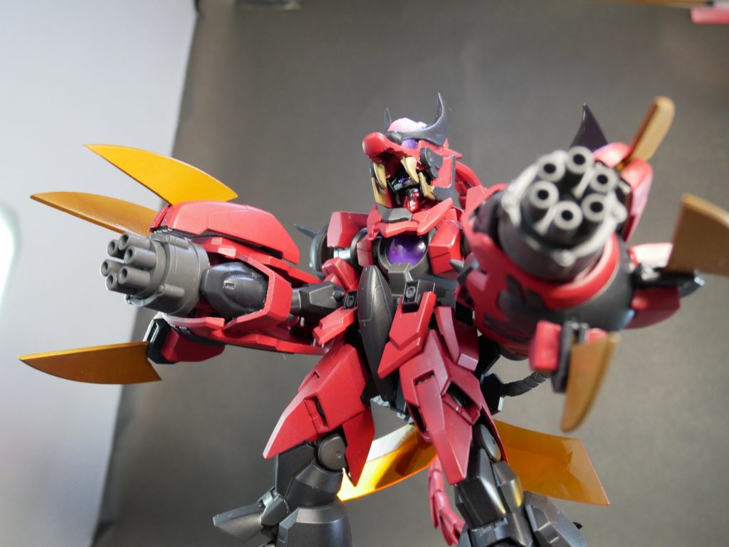 毎度のことながら両腕が重くてまともにポージングできません。(笑)