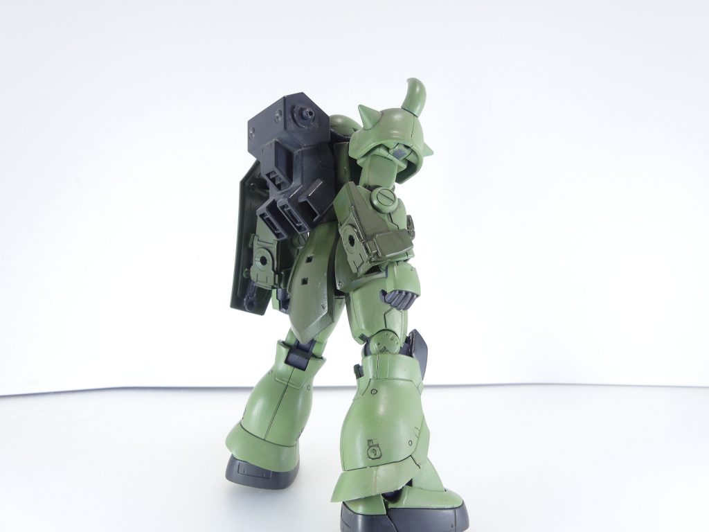 後ろから。バックパックはグリモアから。動力パイプ、角は取り外しています。右腕のヒート・ロッドもありません。こちらはダブルオー系の甲とプラ板で埋めています。