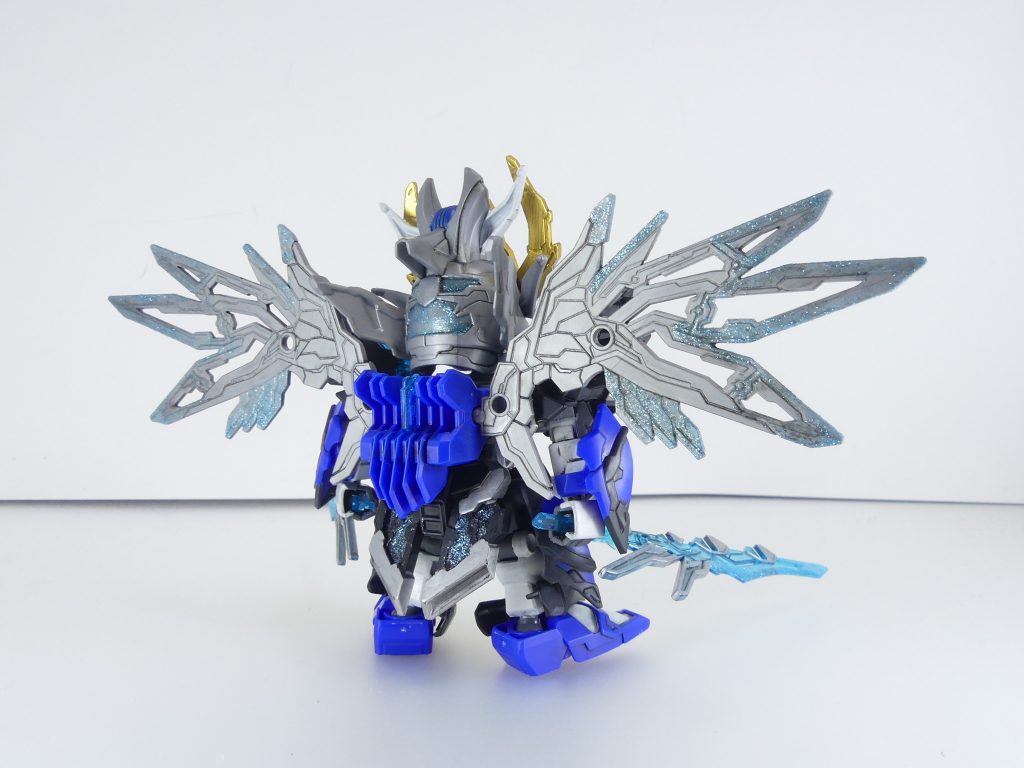 後ろから。本来は結構真っ黒だったり身体の銀部分が多かったりします。