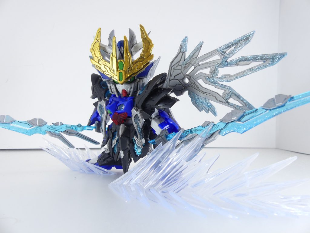 双羽剣で。元々は単色。先端にラメを塗り銀塗装を足しました。