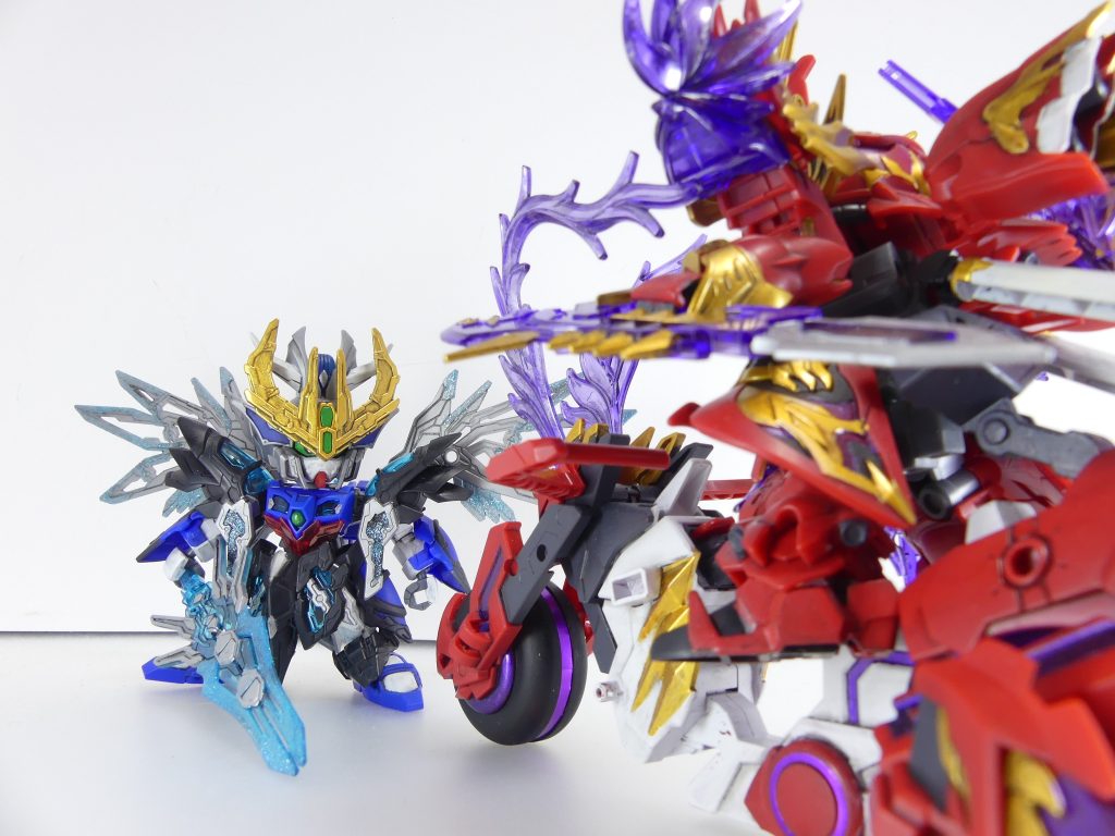 呂布と相対する。