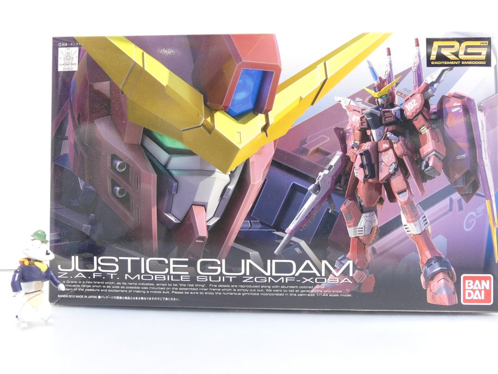 ロ「送られてきたのはまさかの*ＲＧジャスティスガンダム*！
コンテストの参加賞としては身に余る思い･･･まずは管理人様に思いをはせ感謝しておいて･･･

･･･今回はこちらの製作記事を前編・後編の２回でお届けする。
前編となる今回はＲＧの特徴などについてお伝えし･･･後編で完成したガンプラをご覧頂こうと思う。
「ビギナーズガイド」は昨夏以来なのでいろいろと足りないところもあるだろうが･･･どうか皆様の想像力で補って欲しい」