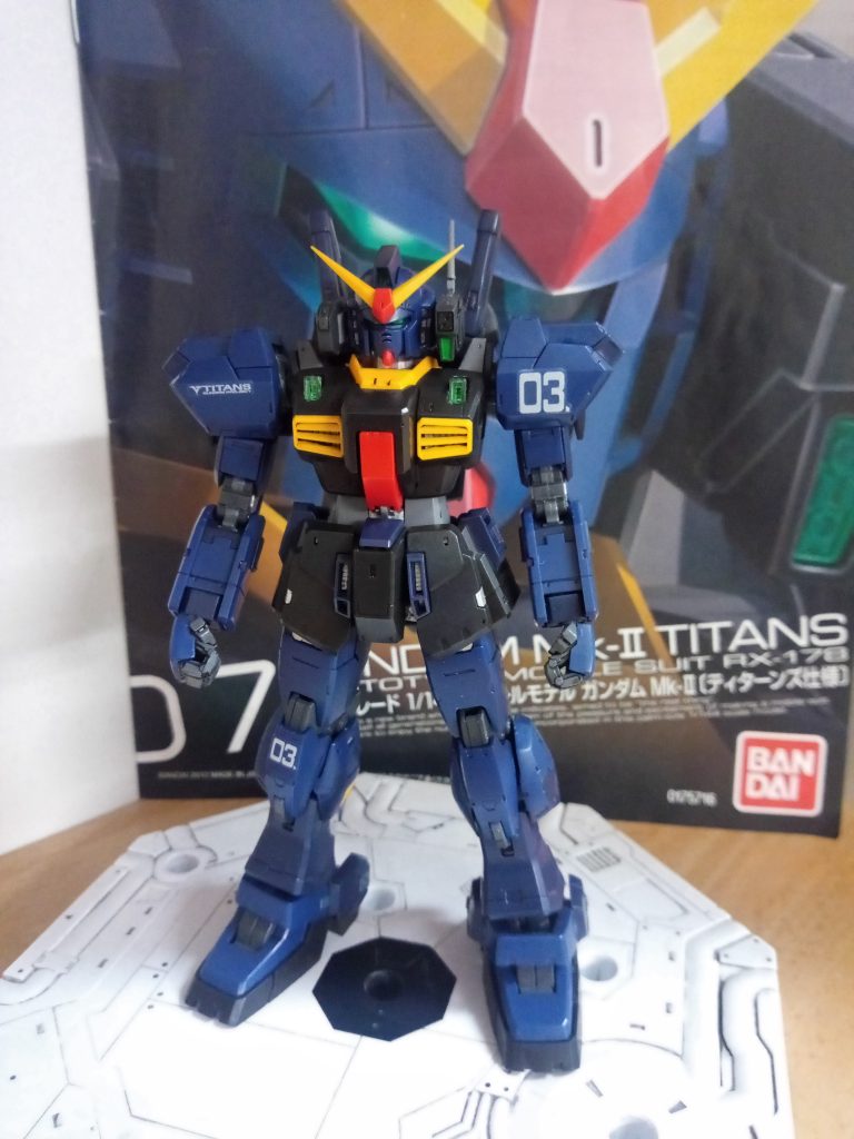 マーキングシールは悩みましたが機体番号とティターンズのマークだけにしました。
RGは多くてキリがありませんので(笑)
ちなみに3号機にしたのはあの名シーンを再現したかったからです。