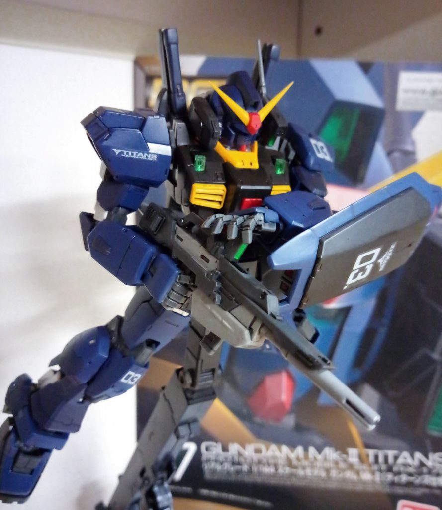 いや〜、それにしてもMk-IIかっこいですよね!
劇中ではティターンズカラーで武装して戦うところがあまりないのでこうやってガンプラでポージングするのは新鮮味がって楽しいです。