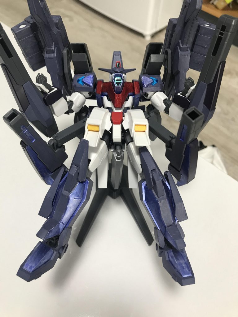 サイドアーマーに肩のシグマシスキャノンを移植隠し武器として運用されることが多い。下半身はノーマルの脚部に換装し飛行性能を底上げした後増加装甲にケルディムのシールドビットを追加。足首はゴッドの関節でエクストリームの足を移植より重厚感のあるシルエットになるよう変更した