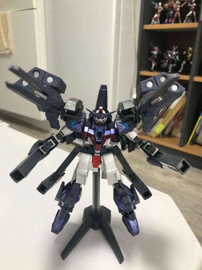 必殺技は全身の砲門を一斉に展開して相手に放つ「コズミックフルバースト」大勢の敵も撃破可能