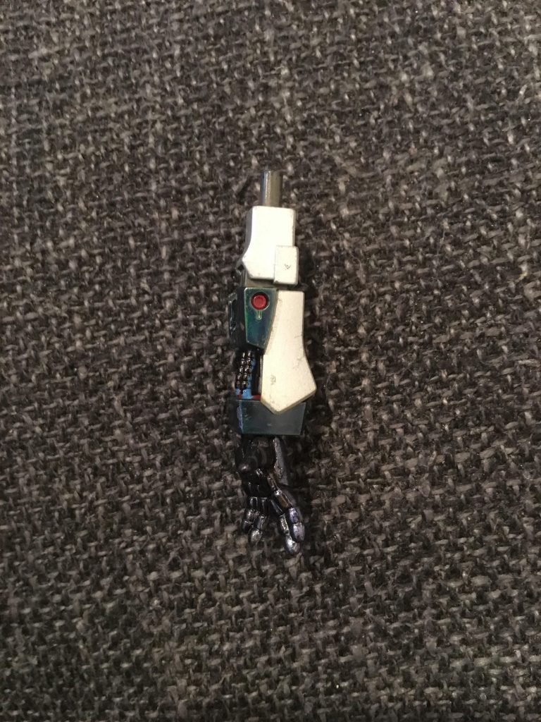 腕は可動範囲がよくポーズのつけやすい百式リバイブの腕を使用しました