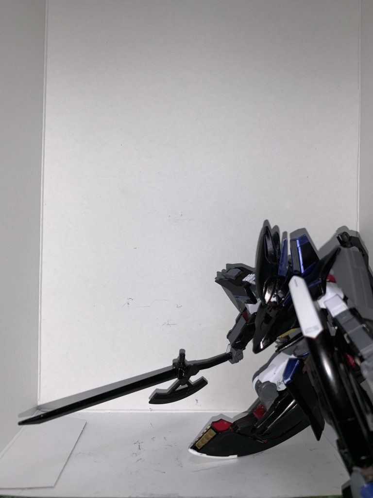 それっぽいポーズとともに武装
GNセイバー