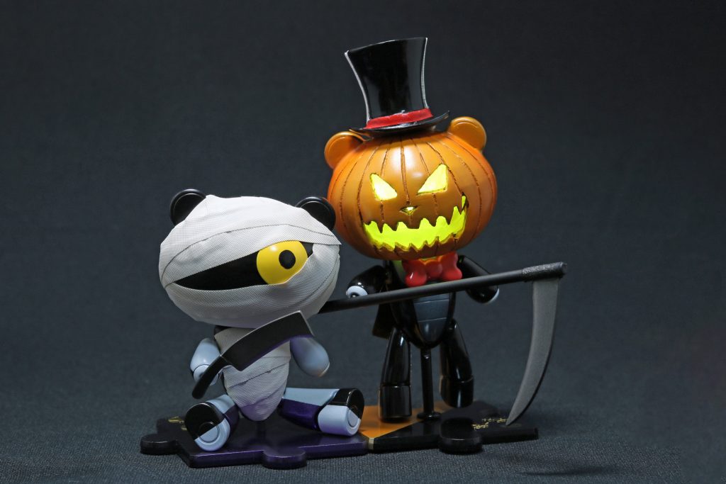 ハロウィンキャラクターサイド。
プチッガイ・ミイラ男とプチッガイ・ジャック・オー・ランタンです。ジャック・オー・ランタンのカボチャ頭は内蔵したチップLEDで発光します。