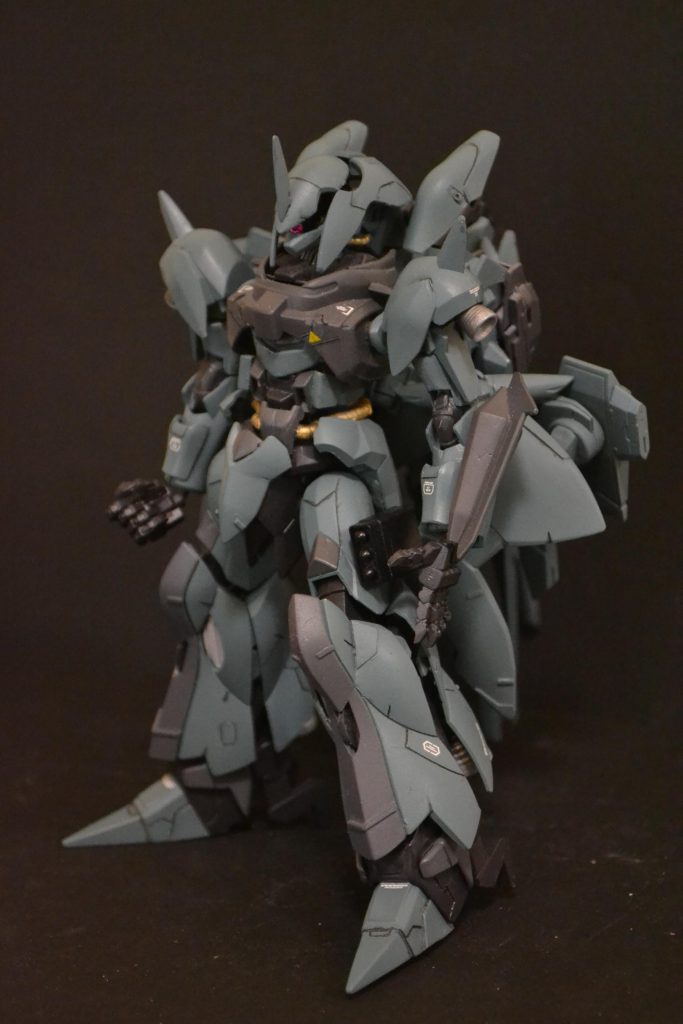 なるべく元キットのパーツを生かすようにしました。
大きな変更点は
・足首から下をバイアランカスタム
・胸部をグリモア
・バックパックをHWS&SVカスタムウェポンセットベースで追加