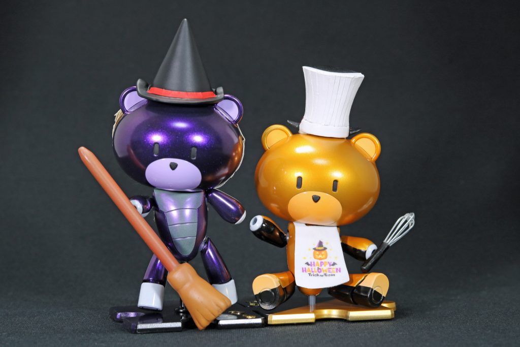 プリティプチッガイサイド。
プチッガイ・ウィッチとプチッガイ・パティシエです。塗装について、ウィッチの紫はウイノーブラック→アメジストパープルのパール塗装で、パティシエの橙はステンレスシルバー→クリアオレンジ+オレンジのメタリック塗装で仕上げました。