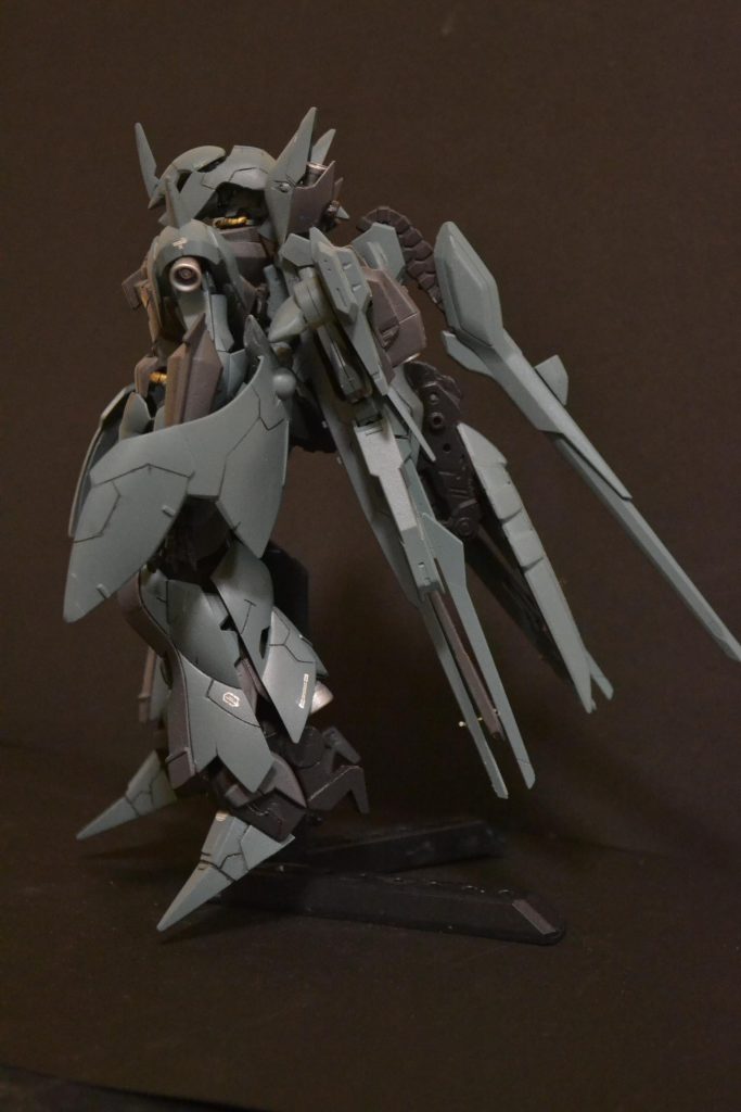 横から
羽根のスジ彫りにかなり悩みました。