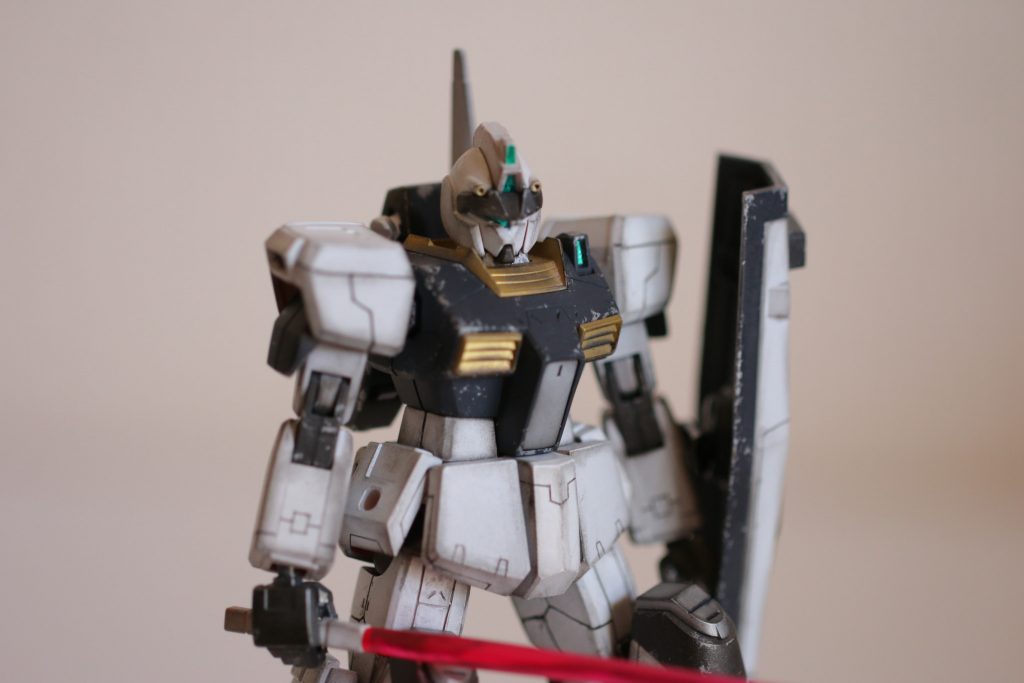 【上半身】
   ところどころには銀チョロと、タミヤのウェザリングマスターで汚しています。白と黒は、チッピングの効果が分かり易いですけれど、加減が難しいです。