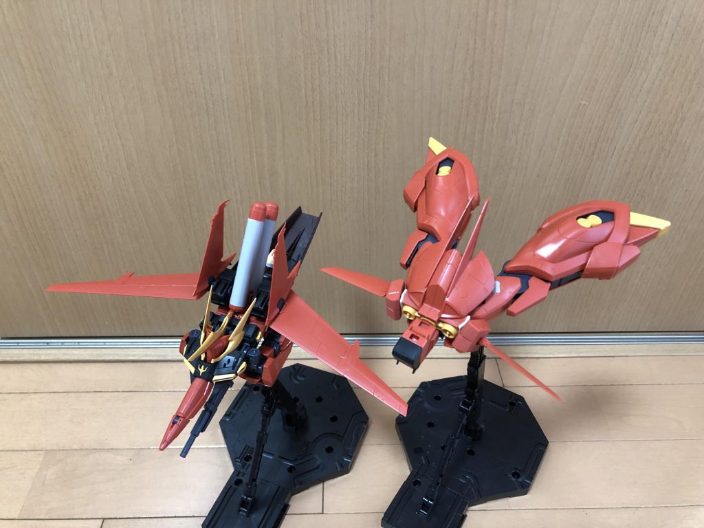 仮組み。
元キットに巡航形態のための変形合体機構を盛り込んで、変形のテストと全体のバランスを確認しました。巡航形態はネオジム磁石でくっついている箇所が多いので激しく揺らすとバラバラに・・・