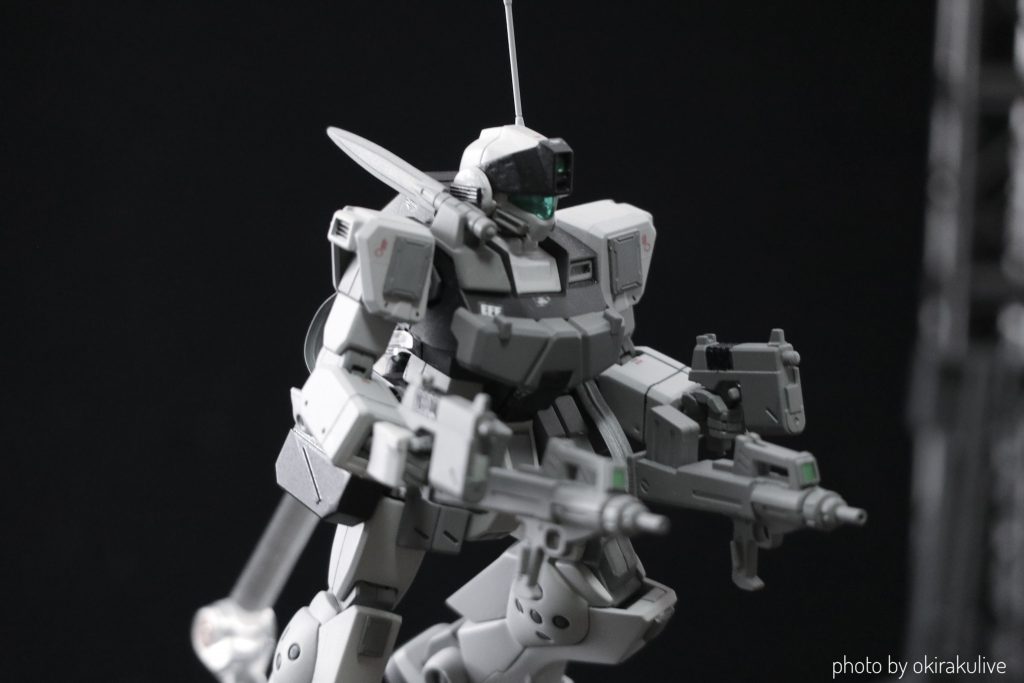 バックパックのアームを可動させて系4つの銃
マシンガン×２はAI任せ的な。
バックパックから前にくるイメージは戦術機からパクリスペクト